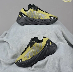 Pantofi Sport Adidas Yeezy 700 Boost MNVN Resin- 100% originali