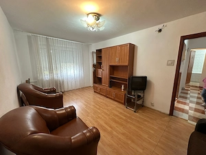 2 camere decomandat - Metrou Aparatorii Patriei - Etaj Intermediar