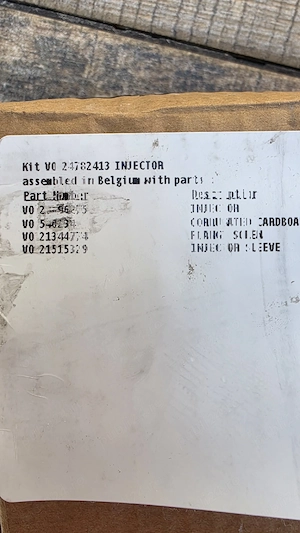 Vând Injector NOU Original Volvo (Kit complet) - Cod 24782413