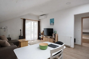 De vânzare apartament cu trei camere în Bună Ziua - imagine 2