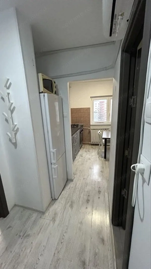 Închiriez garsonieră modernă, Mall Vitan, spațioasă, decomandată - imagine 8