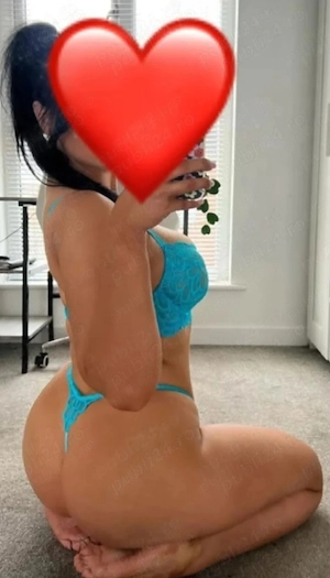 Brunetă sexy si senzuala noua pentru prima dată la voi în oraș 