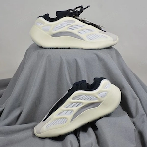 Pantofi Sport Adidas Yeezy Boost 700 V3 Azael Glow- 100% originali