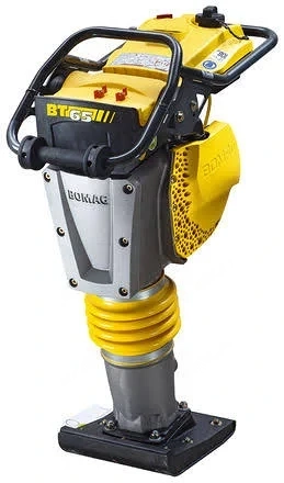 Închiriez Mai compactor Bomag