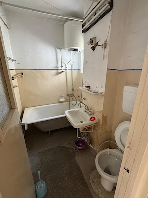 vand apartament 3 camere, zona Splai Mihai Viteazul, etaj superior , gazul tras - imagine 2