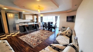 Apartament cu 3 camere, spatios, vedere panoramică, zonă excelentă
