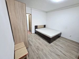 Inchiriez Garsoniera in Tractoru langa Coresi, cu parcare 