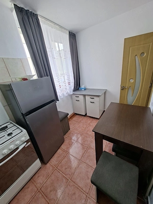 Inchiriez Garsoniera in Tractoru langa Coresi, cu parcare  - imagine 3