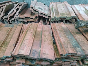 Vând țiglă ceramică veche 