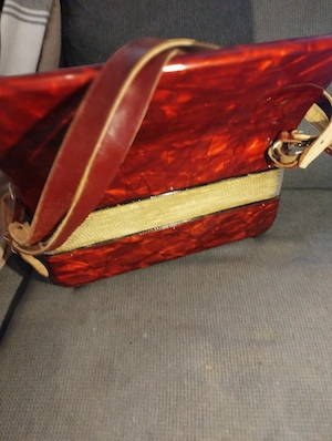 vând acordeon HOHNER 72 bași nou nefolosit venit curând din Germania sună tare puternic   - imagine 3