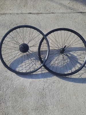 Roti bicicleta pe in stare buna