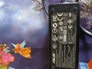 Laptopuri și telefoane defecte
