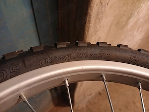 Vând bicicletă copii 3-5 ani cu roți de 16" impecabilă. 