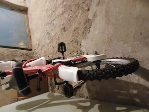 Vând bicicletă copii 3-5 ani cu roți de 16" impecabilă.  - imagine 3