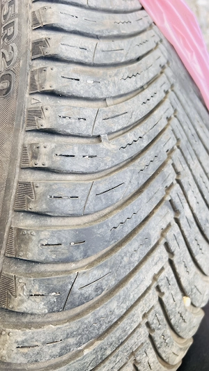 Vând anvelope all season 235/45/20 - imagine 3