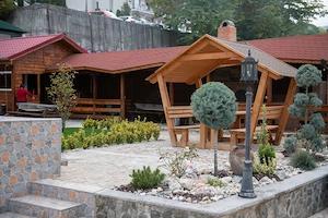 Cazare in Caciulata - Vila Crinilor - imagine 2