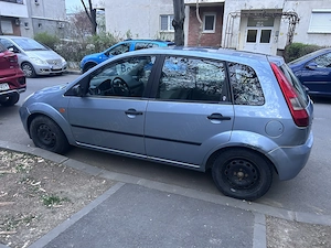 Vând Ford Fiesta 2004 - imagine 2