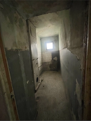 Melodiei 8,apartament 2 camere,etaj 4,trebuie renovat,33000 euro negociabil - imagine 2