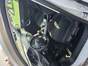 Peugeot 308 1.2 vând 6000 Euro  - imagine 2