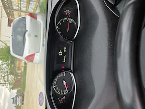 Peugeot 308 1.2 vând 6000 Euro 