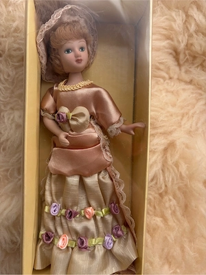 Păpuși de porțelan de colecție, SIGILATE