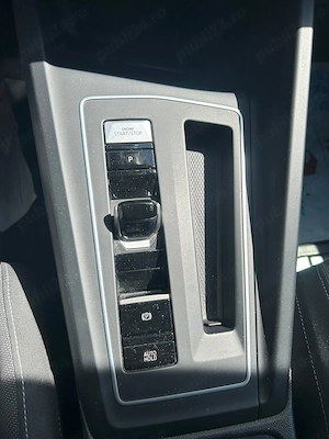 Volkswagen Golf 8  1.5 Tsi Hybrid - imagine 9