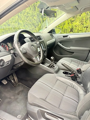 VW Jetta 2012 Match  - imagine 7