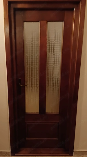 Vând 6 uși de interior din brad masiv și geamuri - stare foarte bună