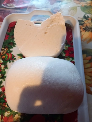 Branza,lapte de capra fara alte adaousuri oua de gaini de tara!