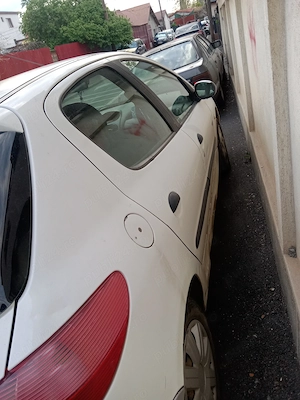 Vând Peugeot 206 ,2004 , 1.4 hdi ,pt reparat sau piese - imagine 5