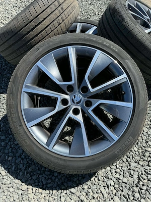 Jante aliaj Skoda 18” originale + anvelope 225/45 R18 Pirelli - imagine 5