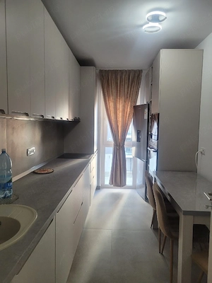 închiriez apartament de lux 