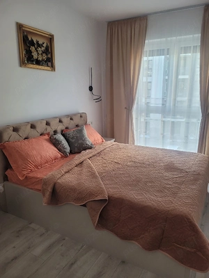 închiriez apartament de lux 