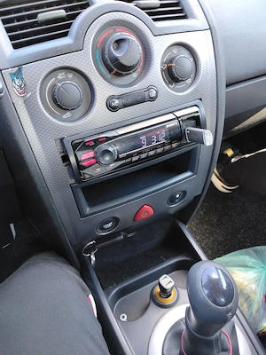 Vând Renault Megane 2  1,6  16 valve 2004 - imagine 5