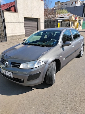 Vând Renault Megane 2  1,6  16 valve 2004 - imagine 4