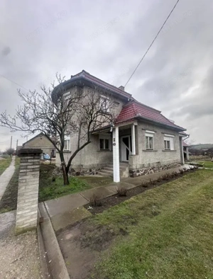 Casa cu etaj in loc linistit - imagine 2