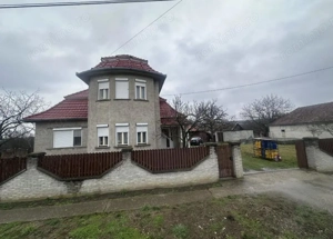 Casa cu etaj in loc linistit - imagine 3