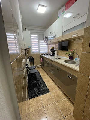 Apartament 2 camere, izolat,centrală, terasă termopan si loc de parcare - imagine 9