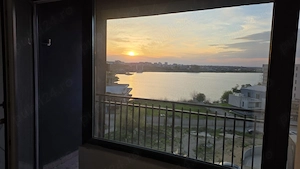 Apartament 2 camere, etaj 5, vedere spectaculoasă la Lacul Siutghiol. 