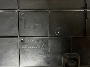 Renault Megane IV Protecție inferioară laterală 748155384R - imagine 5