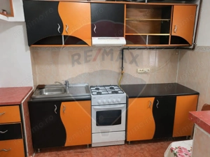 Apartament cu 3 camere de închiriat