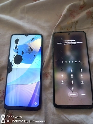 vând două telefoane pentru piese 