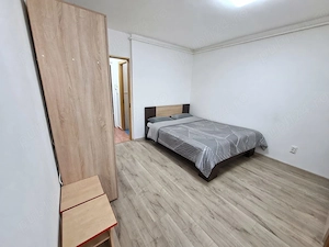 Inchiriez Garsoniera in Tractoru langa Coresi, cu parcare 