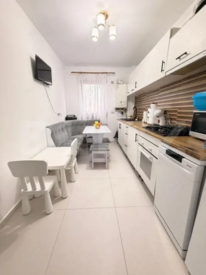 Apartament 2 camere, Valea Adâncă – parter înalt, 2 balcoane, parcare + boxă