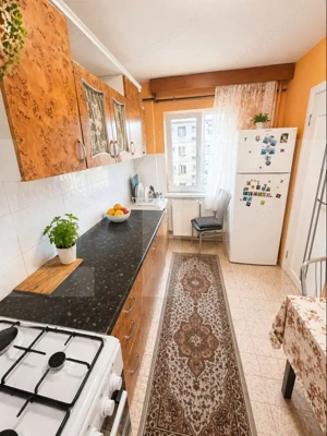 Apartament 3camere, Balcon , etaj 3 , parcare  - imagine 6