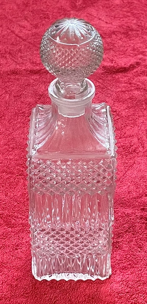 decantor cristal sticla groasa grea are dop din sticla are inaltimea totala cu tot cu dop 30,5 cm