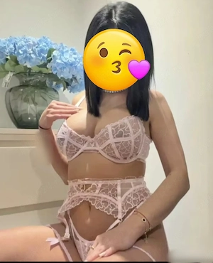 Bruneta drăguță fac și deplasări