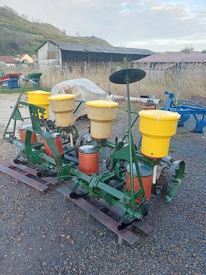 semanatoare de porumb cu 4 randuri cu fertilizare