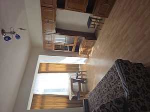 Inchiriez garsoniera zona sesul vechi ,casa alba