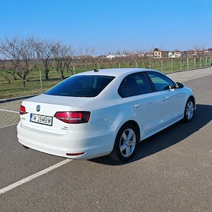 Volkswagen Jetta Facelift 2016 2.0 TDI Navi Scaune incalzite Senzori parcare - imagine 4